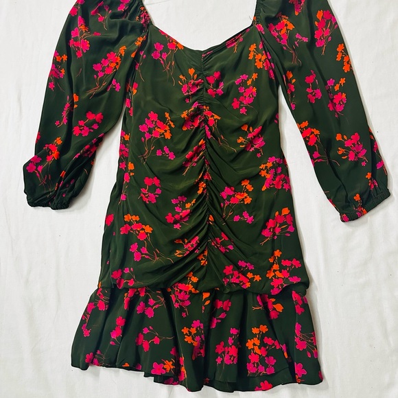 Elegant Floral Long Sleeve Dress - Picture 4 of 5